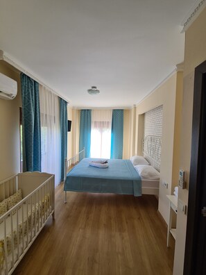 3 Schlafzimmer, Bügeleisen/Bügelbrett, Bettwäsche