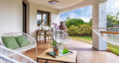 Sardinia Re - Fioretta Home Garden Side