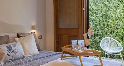 Sardinia Re - Fioretta Home Garden Side