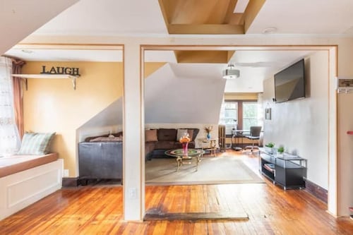 Quaint 3rd Floor Loft