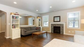 Smart TV, fireplace