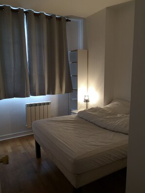2 chambres, fer et planche à repasser, Wi-Fi, draps fournis