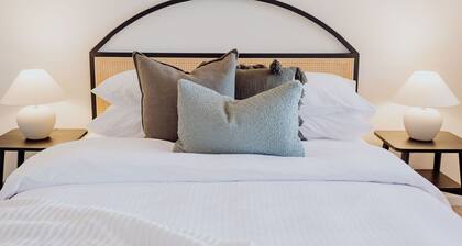 3BR Retreat: Embrace Hinterland, Alfresco Dining & Fireplace