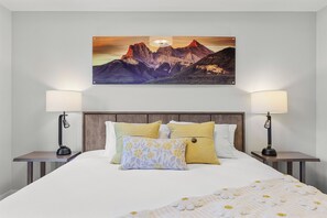 2 Schlafzimmer, Schreibtisch, Bügeleisen/Bügelbrett, Reisekinderbett