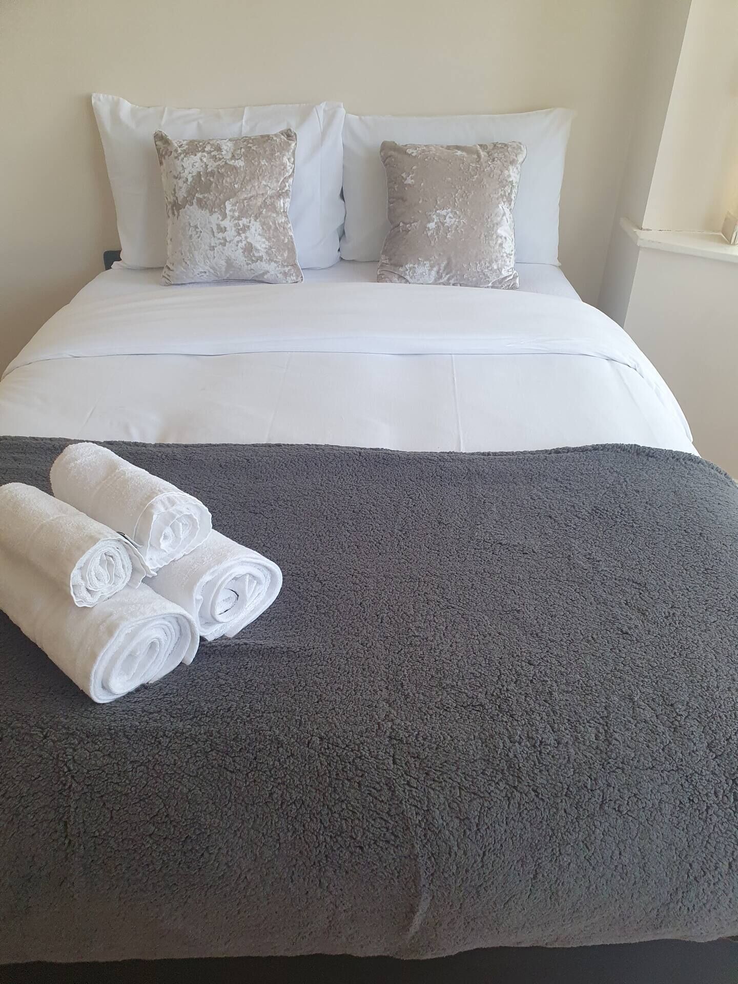 5 bedrooms, WiFi, bed sheets