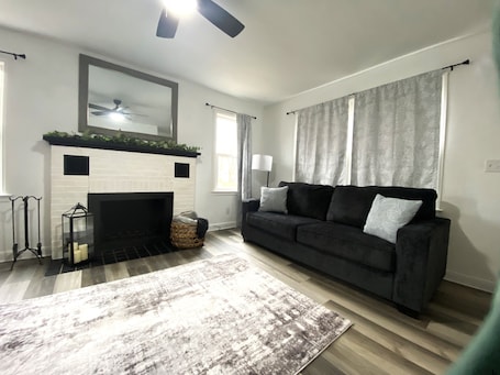 Smart TV. Pekin Cottage