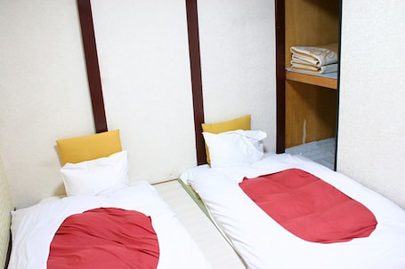 Business Double or Twin Room, Multiple Beds, Non Smoking | Bed sheets