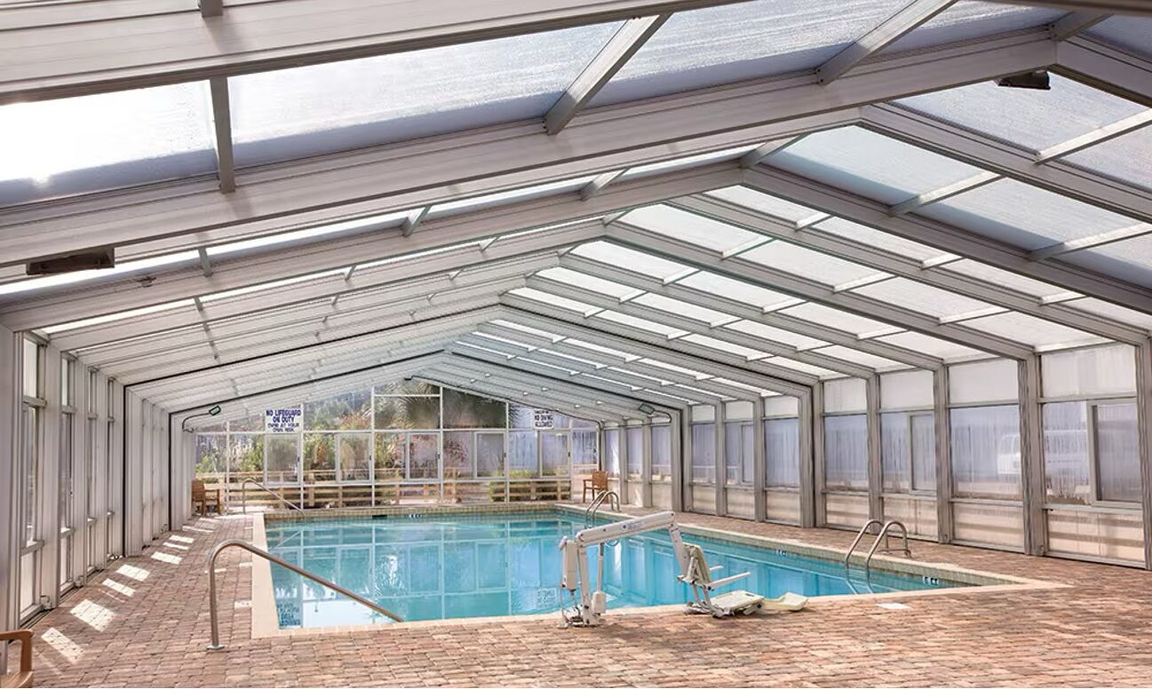 Piscine couverte, piscine extérieure