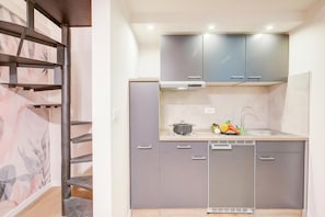 Geladeira, micro-ondas, cooktop, lava-louças