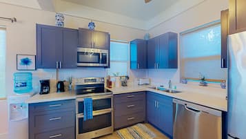 KĂŒhlschrank, Mikrowelle, Ofen, Herdplatte