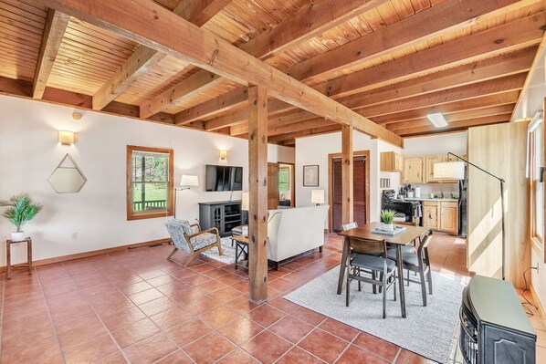 TV, fireplace - Pet-Friendly Cabin in Marietta w/ Porch Swings (Cleveland)