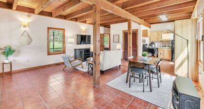 Pet-Friendly Cabin in Marietta w/ Porch Swings