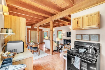 Pet-Friendly Cabin in Marietta w/ Porch Swings