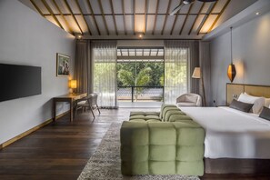 Villa – deluxe, 2 soverom, badekar, bassengutsikt | 2 soverom, sengetøy av topp kvalitet, safe på rommet og skrivebord