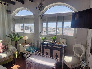 Unclassified image, 3 of 25, button