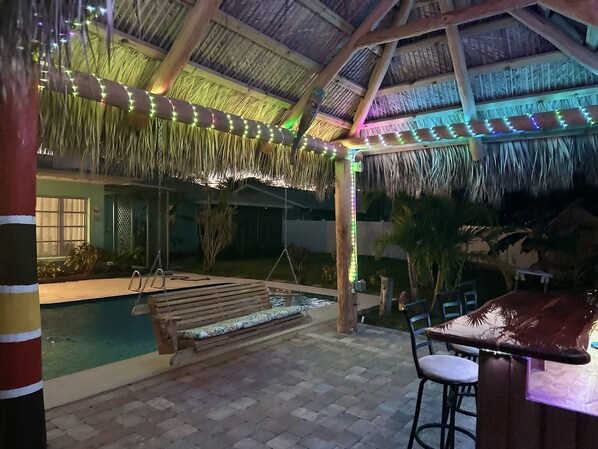 Property grounds - Charming 3-bedroom house in delightful Cocoa with AC (Cocoa)