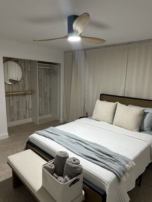 3 bedrooms, WiFi, bed sheets - Charming 3-bedroom house in delightful Cocoa with AC (Cocoa)