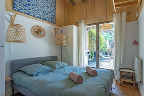 3 bedrooms, iron/ironing board, internet
