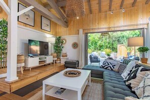 TV - Villa Biscouette in the "44 Hectares" with jacuzzi (Lège-Cap-Ferret)