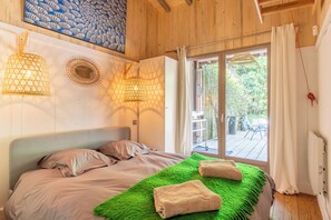 4 bedrooms, iron/ironing board, Internet