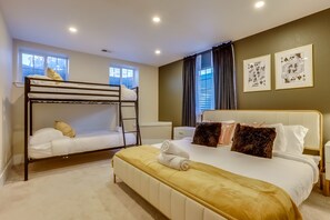 4 bedrooms, iron/ironing board, WiFi, bed sheets