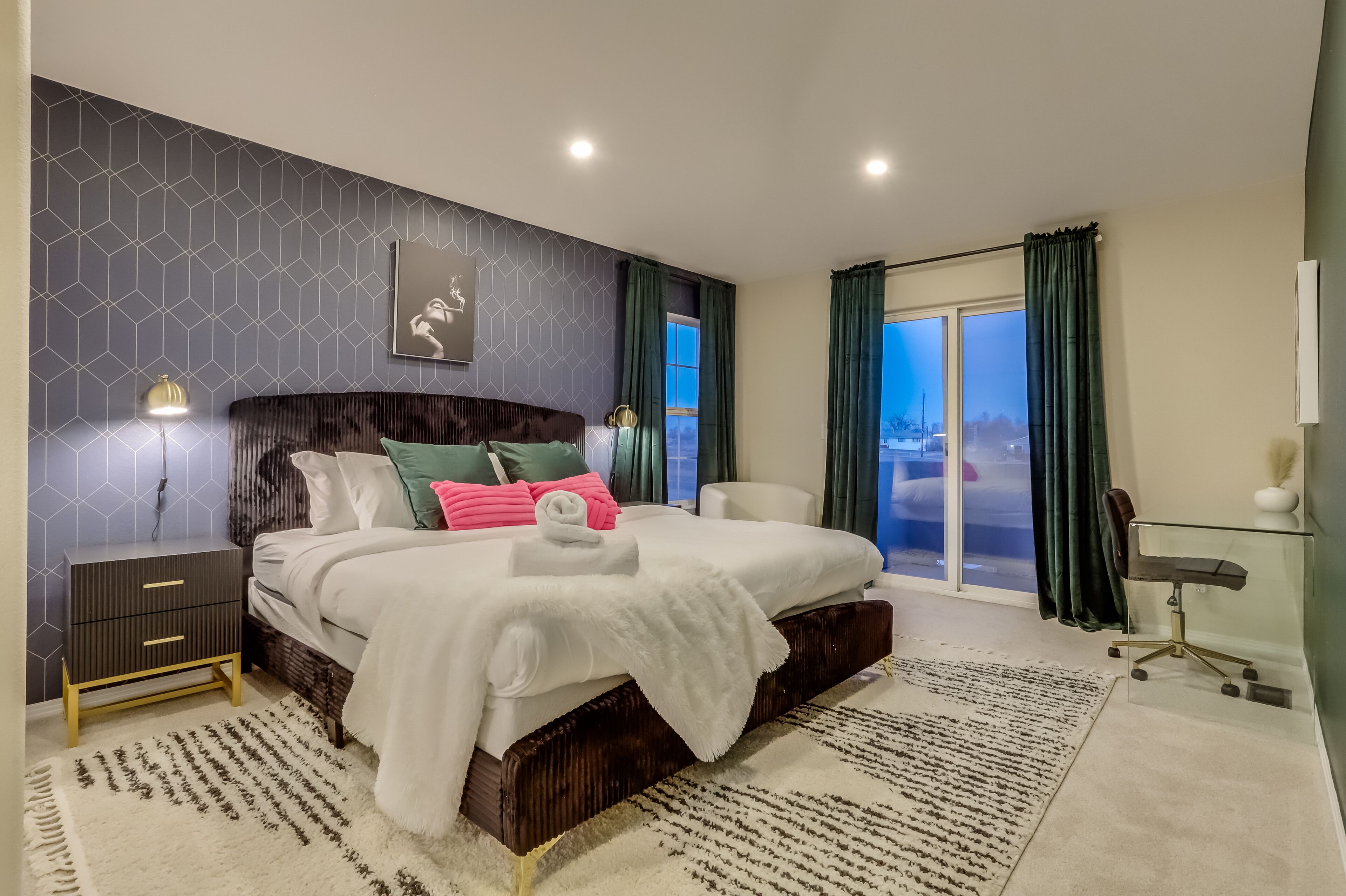 4 habitaciones, escritorio, tabla de planchar con plancha y wifi gratis 