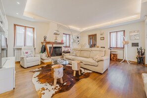 Télévision, cheminée