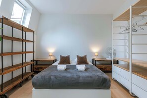 2 bedrooms, iron/ironing board, WiFi, bed sheets - Historic Ghent Gem: Central Apartment City Views (Gent)
