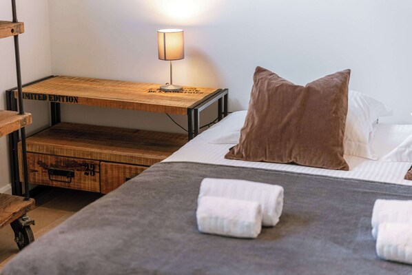 2 habitaciones, tabla de planchar con plancha, wifi y ropa de cama