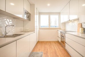 Fridge, microwave, oven, dishwasher