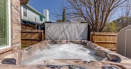 Family Fun near SixFlags & SeaWorld GameRoom YardGames HotTub 3 KING Beds CLEAN!