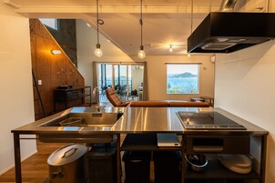 Villa | Private kitchen | Full-size fridge, microwave, stovetop, cookware/dishes/utensils