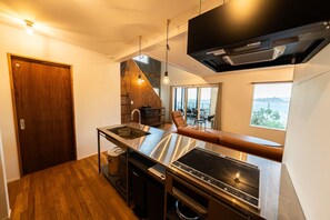 Villa | Private kitchen | Full-size fridge, microwave, stovetop, cookware/dishes/utensils