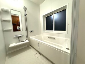 Villa | Bathroom | Free toiletries, hair dryer