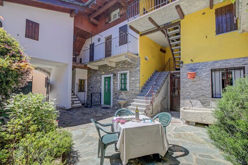 Ortensia Blu Lake And Relax