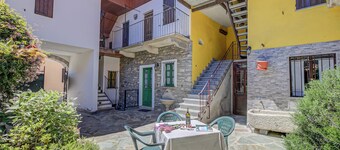 Ortensia Blu Lake And Relax