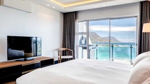 2 bedrooms, desk, iron/ironing board, WiFi - Chic Apartment w Amazing Views Dunmore Luxe (Cape Town)