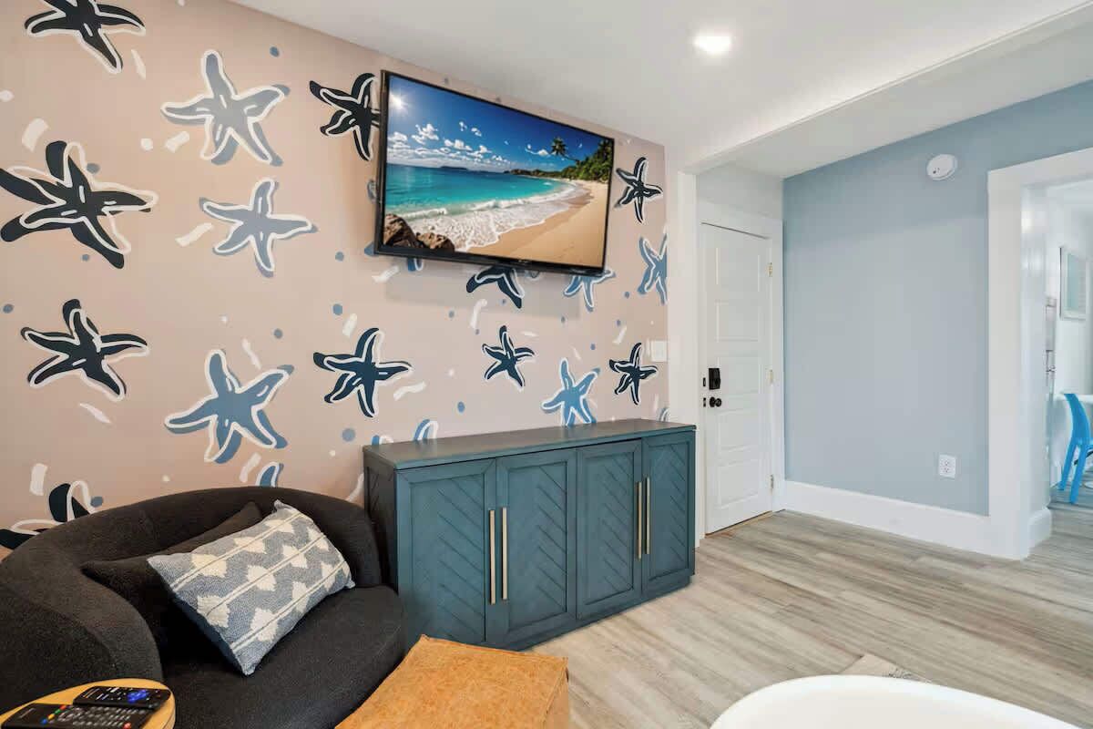 Televisión y oficina 