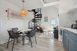 Dining - Ocean Views | Private Balcony | NewlyRenovated (Hampton)