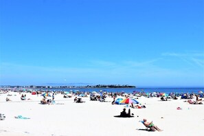 بالقرب من الشاطئ