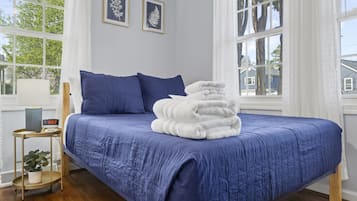 3 habitaciones, escritorio, tabla de planchar con plancha y wifi