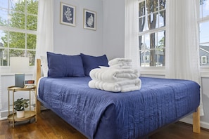 3 habitaciones, escritorio, tabla de planchar con plancha y wifi