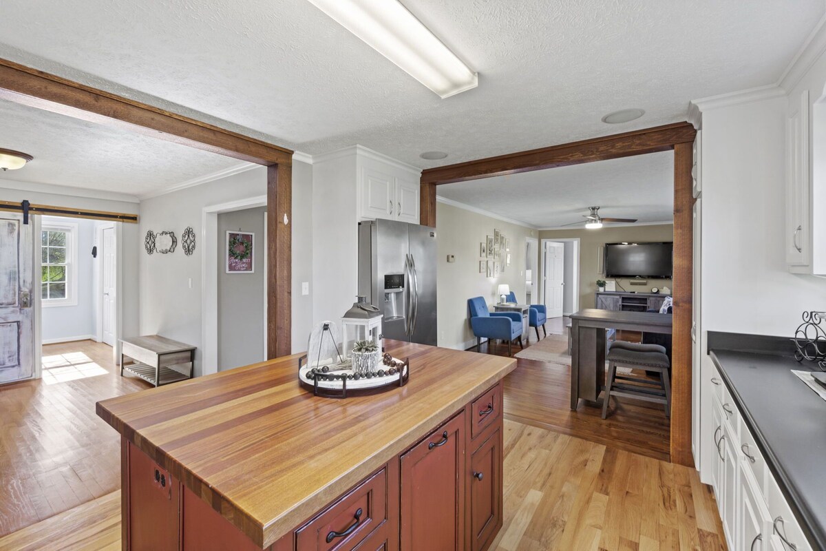 Photo 10 of Travelers Rest Pet-Friendly 3BR, Porch & Grill