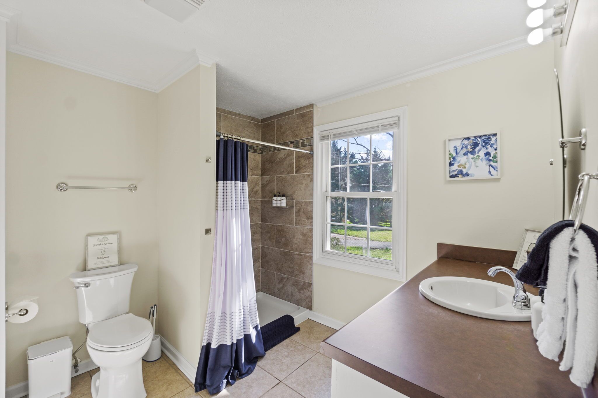 Hårføner, håndklær, såpe og sjampo