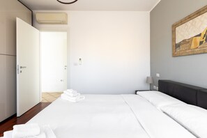 2 habitaciones, tabla de planchar con plancha, wifi y ropa de cama 