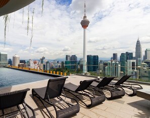 Outdoor pool - Ceylonz Suite KLCC Travelet (Kuala Lumpur)