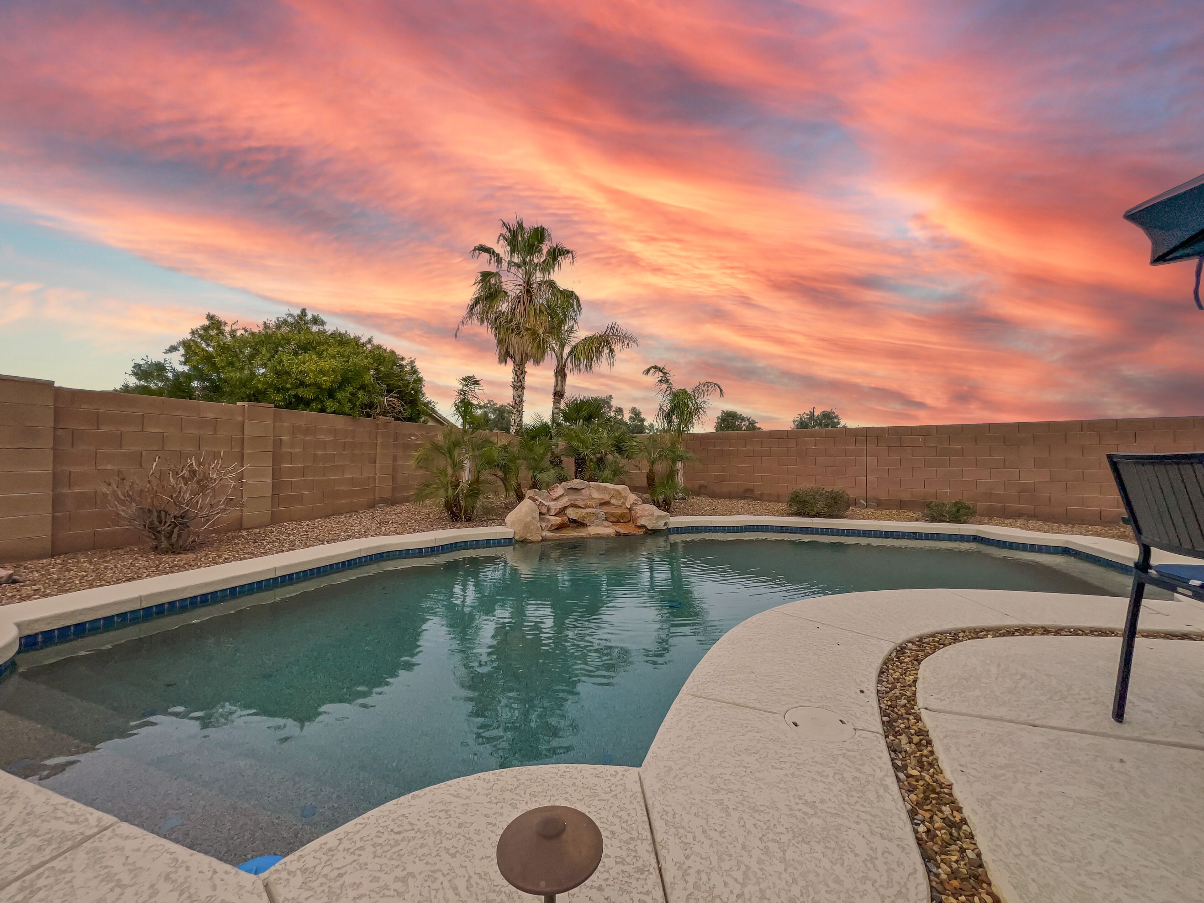 Seville Beauty.  4 beds + Office and Sparkling Pool, Fire Pit! 30 Night Min.