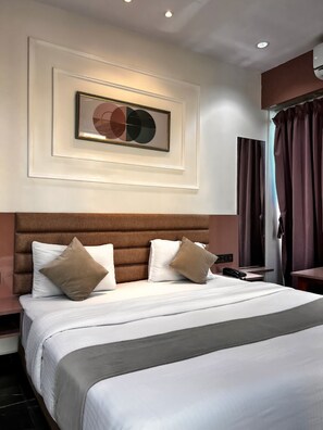 Deluxe Double Room - Hotel Czar Inn (Surat)