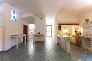 Villa estándar, varias habitaciones (Villa Nice Dream With Pool And) | Cocina privada | Refrigerador, horno, parrilla de estufa y lavavajillas 