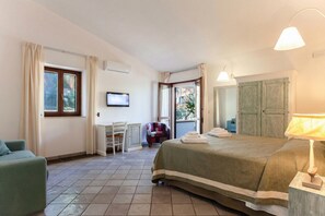 Standard-Villa, Mehrere Schlafzimmer (Villa Nice Dream With Pool And) | 6 Schlafzimmer, kostenloses WLAN, Bettwäsche